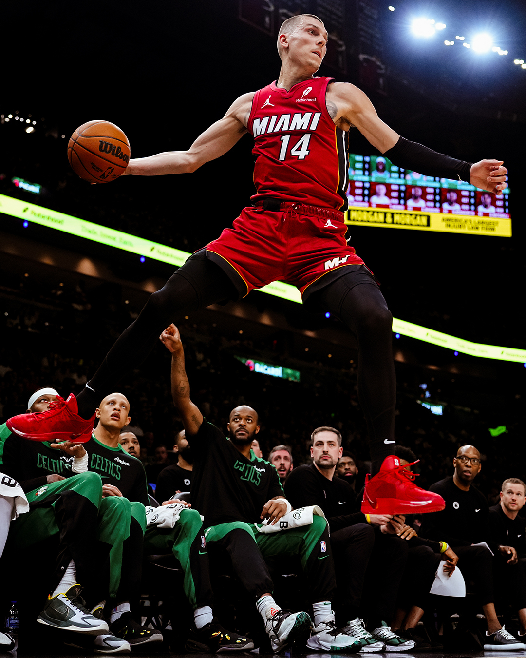 关于热火轻松取胜,全队发挥稳定取得连胜的信息 关于热火轻松取胜,全队发挥稳定取得连胜的信息