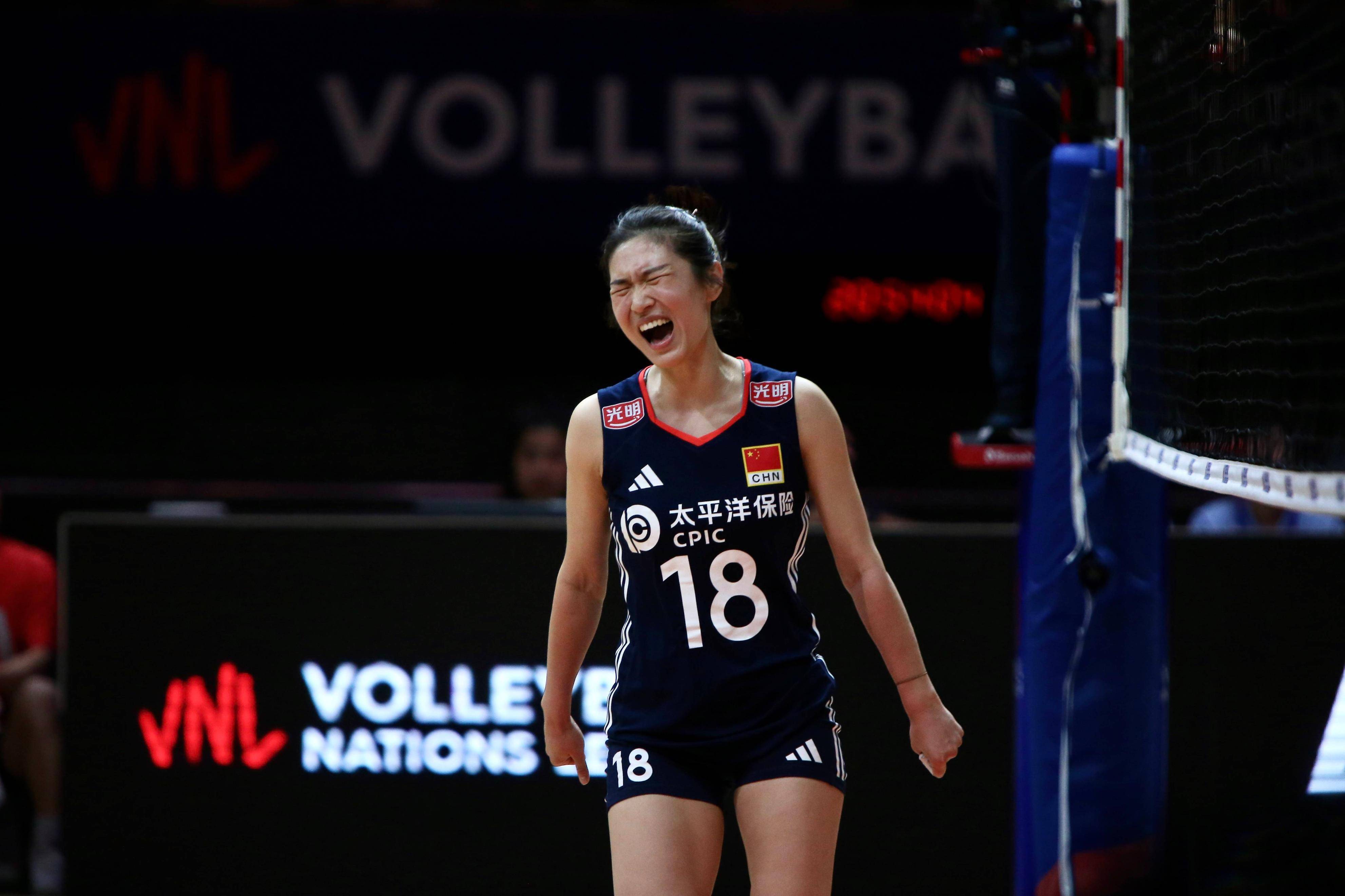 中国女排队员表现稳定,战胜强敌晋级决赛 中国女排队员表现稳定,战胜强敌晋级决赛