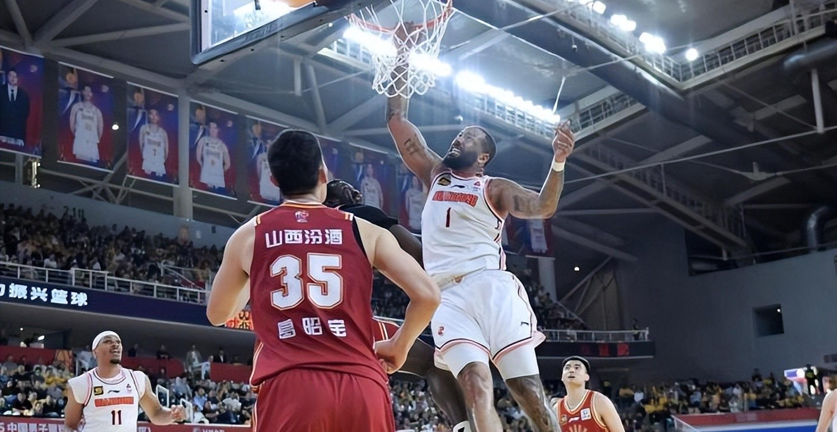 外援助力球队获胜,CBA赛场掀起热潮 外援助力球队获胜,CBA赛场掀起热潮