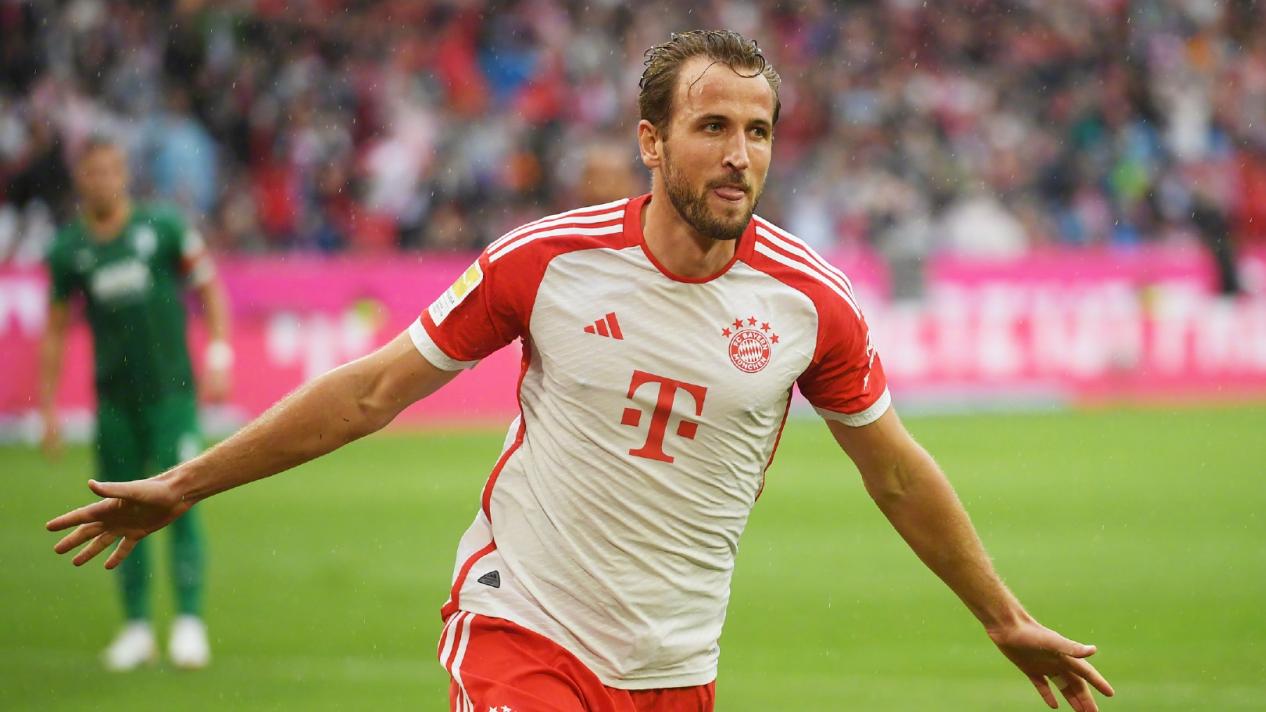 拜仁慕尼黑对抗对手,展现实力