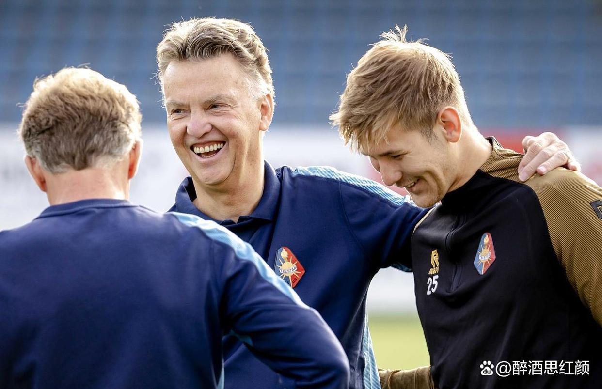 曼联主帅范加尔决定留任至赛季结束,球迷齐声支持的简单介绍 曼联主帅范加尔决定留任至赛季结束,球迷齐声支持的简单介绍