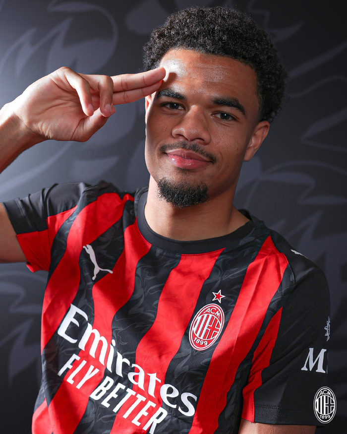 B体育app下载地址-关于AC米兰传奇后卫卡洛斯·阿尔贝托:我给未来后防的建议是坚韧和智慧的信息