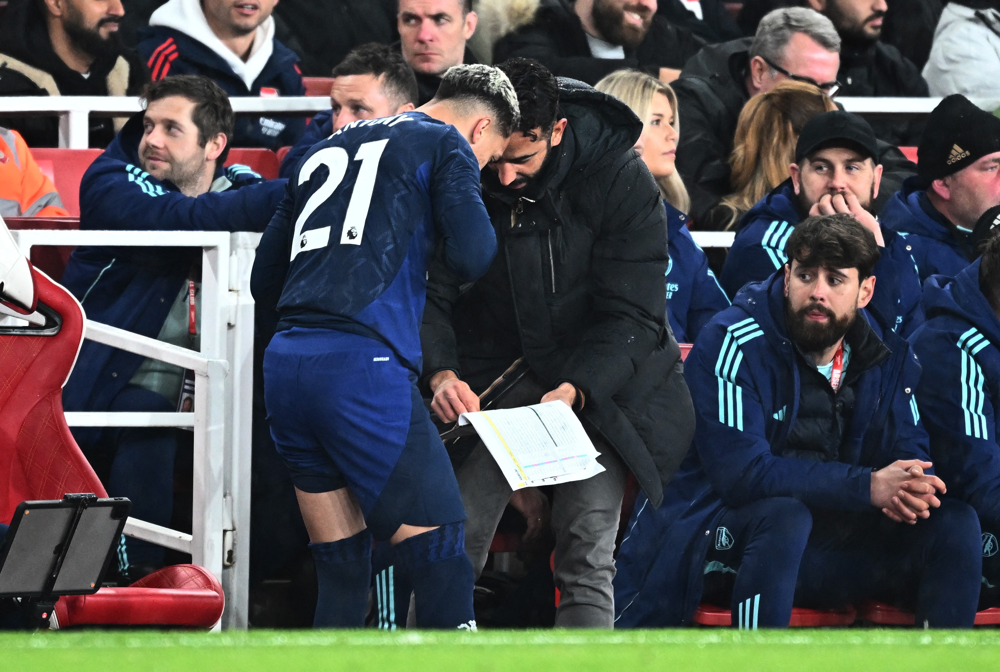 B体育投注-曼联惨败,穆帅遭遇重重困境