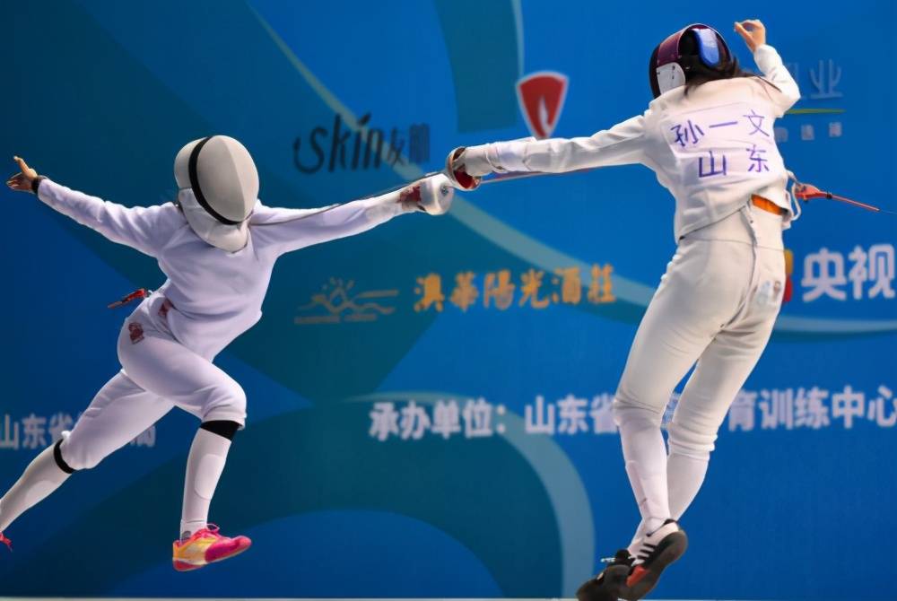 巴西击剑队斩获金银铜三项,威震赛场 巴西击剑队斩获金银铜三项,威震赛场