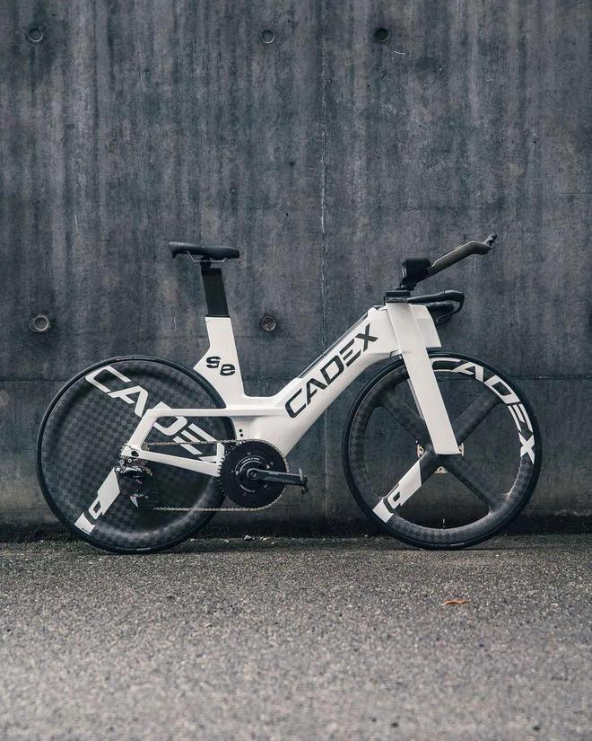 包含铁三运动项目激情四射，赛况紧张的词条